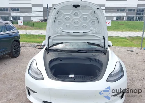 2022 Tesla Model 3 Long Range Dual Motor All-Wheel Drive z USA, uszkodzony, nr VIN 5YJ3E1EB4NF182924